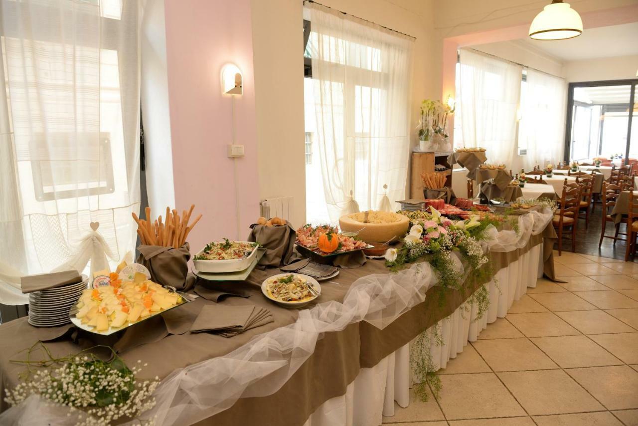 Hotel Ristorante Milton Варацце Экстерьер фото